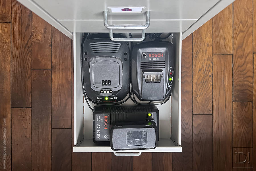 Tiroir à blocs chargeurs de matériel électroportatif